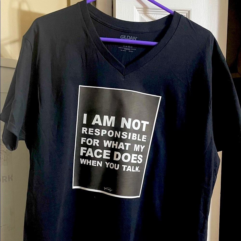 Gildan Men’s T-shirt in black and white